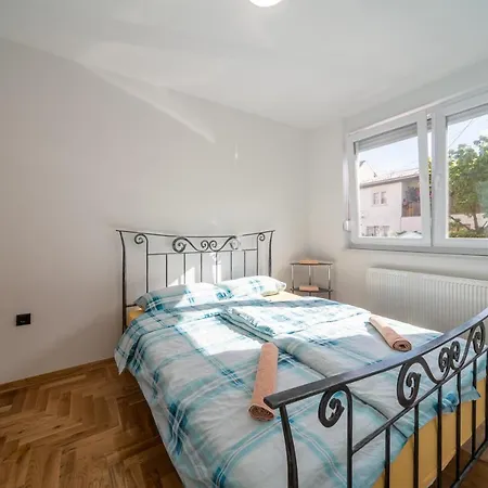 Grand Apartment *